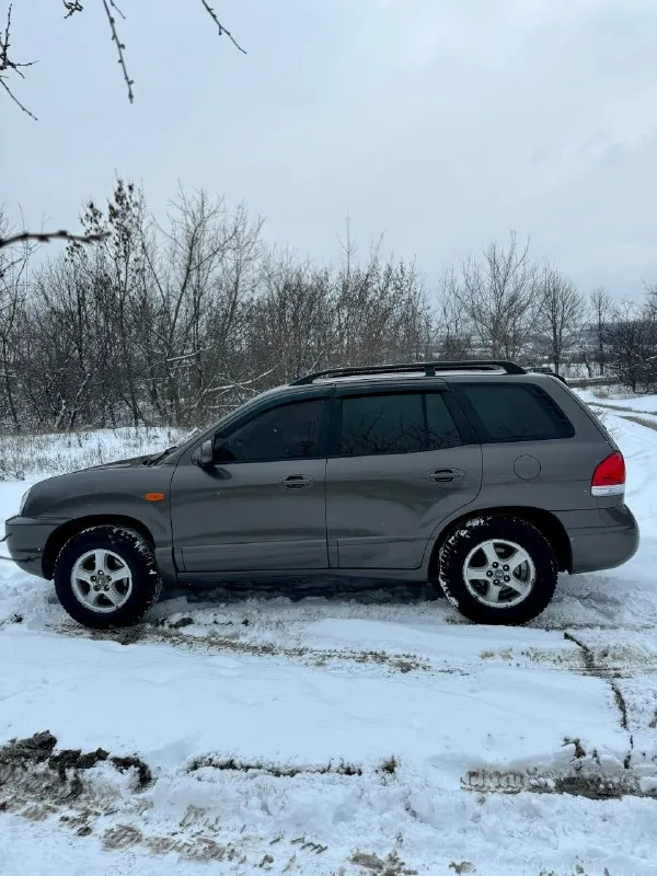 Продам hyundai santa fe 2.7i♦️600.000₽♦️
Привод полный на автомате! Состояние огонь, без гнили и ржавчины, мотор бензиновый v6 работает как часики, не дымит не троит! Коробка не пинает вообще. Резина зимняя, магнитола 2din, пробег 256т. Км. Подвеска вся сделанная; не гремит вообще. Хорошая комплектация на коже, климате, 4 подьемника, подогревы, эл зеркала, star line сигналка, фары линзованые, на черных масках, с бронепленкой - ночью как днем! (родные отдам в комплекте)
Любое оформление документов в мрео
Штрафов, запретов, долгов нет!
Г. Макеевка +79497324159

📞 Звоните: +7(949)7324159 - фотография - 5