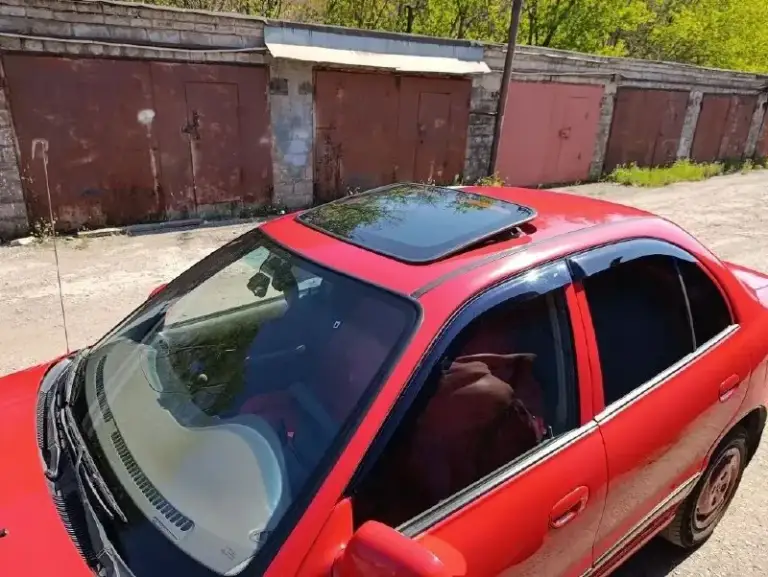 Продам  hyundai accent 1995г корейской сборки для  американского рынка в редком красивом цвете. Гаражное бережное хранение. Кузов и ходовая часть в идеальном состоянии, после кап ремонта, ремни грм, помпа, радиатор, колодки новые, все расходники менялись своевременно. Сигнализация. Салон в хорошем состоянии. Двигатель 1.5. Требует ремонта, в аварийном режиме работает 3 и задняя передачи. Комплект зимней резины. 220 000.небольшой торг. Регистрация на 180 регион
+79493330956. Донецк.
📲 Tg: 🇷🇺станислав 🇷🇺
📞 Звоните: +7(949)3330956 - фотография - 1