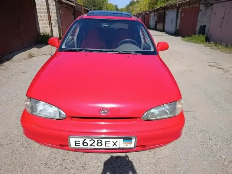Продам  hyundai accent 1995г корейской сборки для  американского рынка в редком красивом цвете. Гаражное бережное хранение. Кузов и ходовая часть в идеальном состоянии, после кап ремонта, ремни грм, помпа, радиатор, колодки новые, все расходники менялись своевременно. Сигнализация. Салон в хорошем состоянии. Двигатель 1.5. Требует ремонта, в аварийном режиме работает 3 и задняя передачи. Комплект зимней резины. 220 000.небольшой торг. Регистрация на 180 регион
+79493330956. Донецк.
📲 Tg: 🇷🇺станислав 🇷🇺
📞 Звоните: +7(949)3330956 - фотография - 3