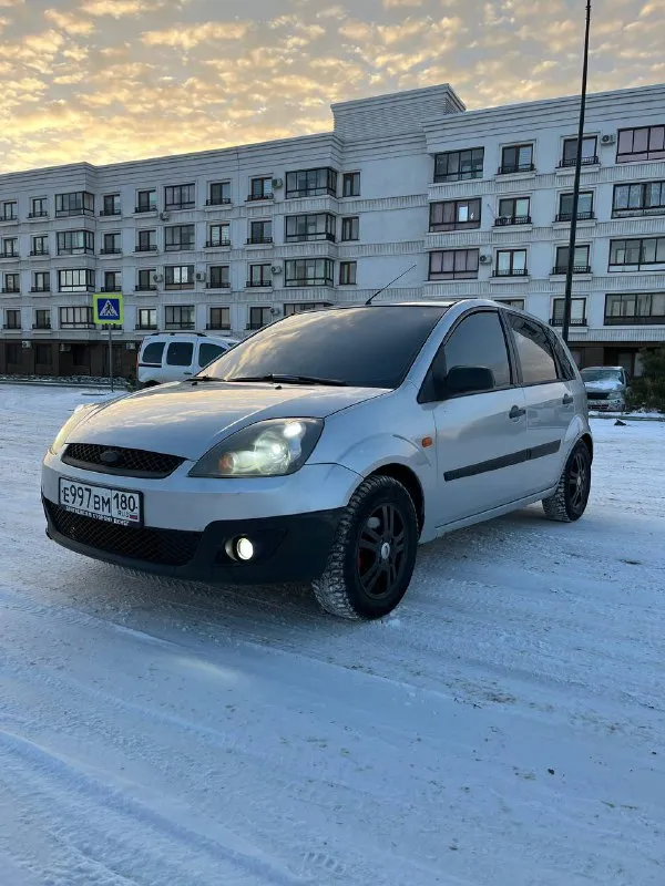 Продам форд фиеста!
За всю историю 2 хозяина с салона!
Машина местная не пригон!!!
Год - 2008
Газ евро4 (узаконен)!
Двигатель работает отлично!
Коробка без нареканий!
Кузов оцинкованный в хорошем состоянии!
Дно идеал, пороги идеал!
Стаканы завод!
Салон в отличном состоянии, по электрике работает каждая кнопочка, установлен старт стоп!
Ходовая обслужена, стоят спортивные тормоза!
Музыка штатная играет очень качественно!
Машина стоит на симпатичных дисках!
Цена - 385 тысяч рублей!
Осмотр г. Мариуполь
Тел. +79494970042 - фотография - 6