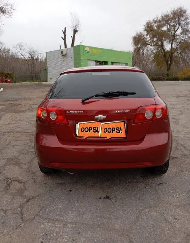 Продам chevrolet lacetti!
2007 Года  выпуска!
Пробег: 206000 тысяч родной.
Корейская сборка!
Кузов весь в родном метале.
Автотека зеленая!!!
Техническая часть полностью обслужена.
Двигатель работает отлично, коробка полноценный автомат без нареканий листает передачи отлично! Ходовая часть  обслужена, сел и поехал!
Ничего нигде не звенит, посторонних шумов нет.
Салон ухоженный, не прокурен, не затерт!
Комплектация: 4 электро-стеклоподъемника,
Электро-регулировка зеркал, подогрев заднего стекла, кондиционер, abs, все 4 дисковые тормоза, центральный замок, сигнализация !
Вложений никаких не требует.
Документы в полном порядке!
Я хозяин.
Учёт 181
Любой вид переоформления!
Цена 499 000 торг!(обмен!)
Детальней по телефону: +7 959 588 60 08
Г. Луганск
📞 Звоните: +7(959)5886008 - фотография - 3