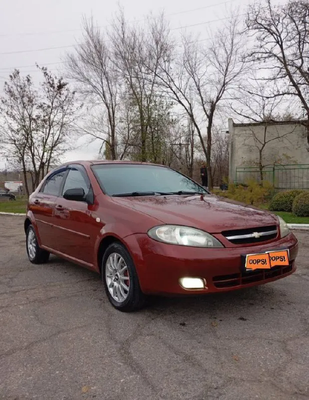 Продам chevrolet lacetti!
2007 Года  выпуска!
Пробег: 206000 тысяч родной.
Корейская сборка!
Кузов весь в родном метале.
Автотека зеленая!!!
Техническая часть полностью обслужена.
Двигатель работает отлично, коробка полноценный автомат без нареканий листает передачи отлично! Ходовая часть  обслужена, сел и поехал!
Ничего нигде не звенит, посторонних шумов нет.
Салон ухоженный, не прокурен, не затерт!
Комплектация: 4 электро-стеклоподъемника,
Электро-регулировка зеркал, подогрев заднего стекла, кондиционер, abs, все 4 дисковые тормоза, центральный замок, сигнализация !
Вложений никаких не требует.
Документы в полном порядке!
Я хозяин.
Учёт 181
Любой вид переоформления!
Цена 499 000 торг!(обмен!)
Детальней по телефону: +7 959 588 60 08
Г. Луганск
📞 Звоните: +7(959)5886008 - фотография - 4