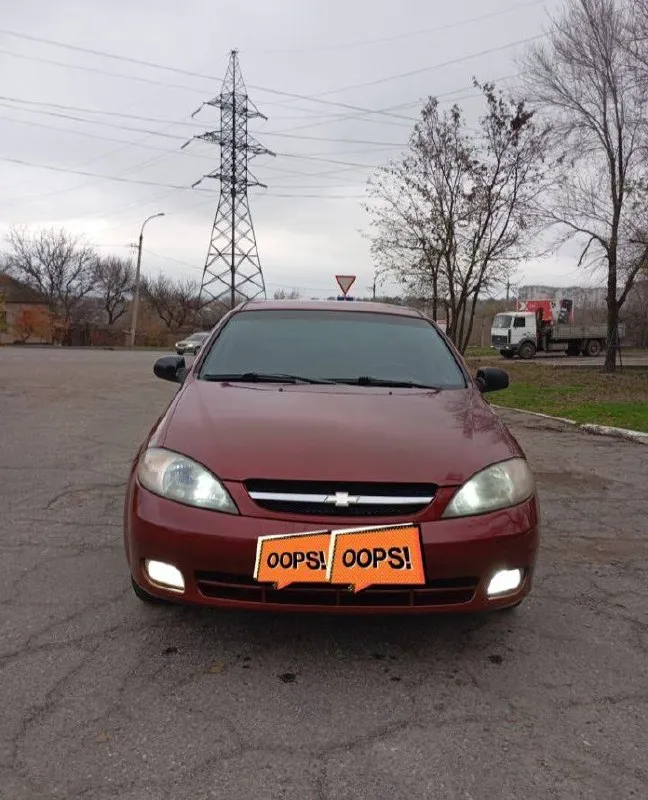 Продам chevrolet lacetti!
2007 Года  выпуска!
Пробег: 206000 тысяч родной.
Корейская сборка!
Кузов весь в родном метале.
Автотека зеленая!!!
Техническая часть полностью обслужена.
Двигатель работает отлично, коробка полноценный автомат без нареканий листает передачи отлично! Ходовая часть  обслужена, сел и поехал!
Ничего нигде не звенит, посторонних шумов нет.
Салон ухоженный, не прокурен, не затерт!
Комплектация: 4 электро-стеклоподъемника,
Электро-регулировка зеркал, подогрев заднего стекла, кондиционер, abs, все 4 дисковые тормоза, центральный замок, сигнализация !
Вложений никаких не требует.
Документы в полном порядке!
Я хозяин.
Учёт 181
Любой вид переоформления!
Цена 499 000 торг!(обмен!)
Детальней по телефону: +7 959 588 60 08
Г. Луганск
📞 Звоните: +7(959)5886008 - фотография - 6
