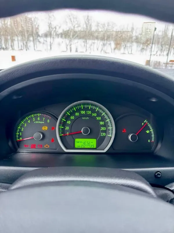 🗻 Kia sportage

💰Цена: 970 000р
🏢Город: мариуполь
📅Год выпуска: 2010
🧾Пробег: 207 735 км.
⚙️Двигатель: 2.0
⛽Топливо: бензин
⚙️Кпп: механика

📞 Телефон:

+7-949-727-41-51
+7-989-263-55-56
+7-949-551-91-52

💾 Описание:

Sportage - безусловный лидер среди паркетников на российском рынке. Бензиновый двигатель g4gc объёмом 2.0 литра в паре с механической коробкой и переднеприводной компоновкой не имеет заводских недостатков, надежный, неприхотливый и дешевый в обслуживании как и весь автомобиль.

✔️Кузов в родной краске 100%
✔️Один владелец, птс оригинал
✔️Южная эксплуатация
✔️Техническая часть на 5+

Двигатель работает ровно без расхода масла, мкпп без нареканий, ходовая сбитая.

Отличная комплектация:

Кондиционер❄️ (холодит отлично), полный электропакет, птф, abs, airbag, гур, красивые литые диски на новой зимней резине.

Улица шевченко 269

🏦 Возможна продажа в кредит по двум документам. - фотография - 10