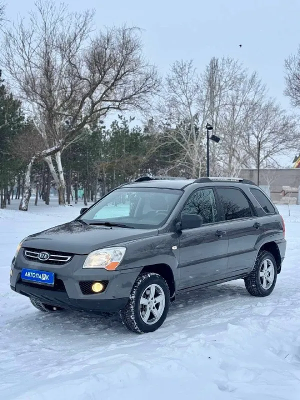 🗻 Kia sportage

💰Цена: 970 000р
🏢Город: мариуполь
📅Год выпуска: 2010
🧾Пробег: 207 735 км.
⚙️Двигатель: 2.0
⛽Топливо: бензин
⚙️Кпп: механика

📞 Телефон:

+7-949-727-41-51
+7-989-263-55-56
+7-949-551-91-52

💾 Описание:

Sportage - безусловный лидер среди паркетников на российском рынке. Бензиновый двигатель g4gc объёмом 2.0 литра в паре с механической коробкой и переднеприводной компоновкой не имеет заводских недостатков, надежный, неприхотливый и дешевый в обслуживании как и весь автомобиль.

✔️Кузов в родной краске 100%
✔️Один владелец, птс оригинал
✔️Южная эксплуатация
✔️Техническая часть на 5+

Двигатель работает ровно без расхода масла, мкпп без нареканий, ходовая сбитая.

Отличная комплектация:

Кондиционер❄️ (холодит отлично), полный электропакет, птф, abs, airbag, гур, красивые литые диски на новой зимней резине.

Улица шевченко 269

🏦 Возможна продажа в кредит по двум документам. - фотография - 3