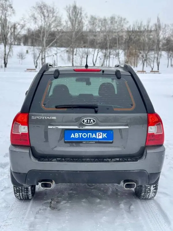 🗻 Kia sportage

💰Цена: 970 000р
🏢Город: мариуполь
📅Год выпуска: 2010
🧾Пробег: 207 735 км.
⚙️Двигатель: 2.0
⛽Топливо: бензин
⚙️Кпп: механика

📞 Телефон:

+7-949-727-41-51
+7-989-263-55-56
+7-949-551-91-52

💾 Описание:

Sportage - безусловный лидер среди паркетников на российском рынке. Бензиновый двигатель g4gc объёмом 2.0 литра в паре с механической коробкой и переднеприводной компоновкой не имеет заводских недостатков, надежный, неприхотливый и дешевый в обслуживании как и весь автомобиль.

✔️Кузов в родной краске 100%
✔️Один владелец, птс оригинал
✔️Южная эксплуатация
✔️Техническая часть на 5+

Двигатель работает ровно без расхода масла, мкпп без нареканий, ходовая сбитая.

Отличная комплектация:

Кондиционер❄️ (холодит отлично), полный электропакет, птф, abs, airbag, гур, красивые литые диски на новой зимней резине.

Улица шевченко 269

🏦 Возможна продажа в кредит по двум документам. - фотография - 5