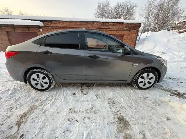 Продам
Hyundai solaris 2014 1.6 ат
1 Единственный собственник!
43000 Подтвержденный оригинальный пробег! Полностью в родной краске!
Без дтп.
Полностью зеленая автотека!
В машине еще присутствует запах новой машины. Состояние салона ближе к новому. Все то проводились по регламенту, сейчас делать нечего не нужно. Практически новая зимняя резина, комплект хорошей летней отдам тоже. Комплектация: сигнализация stariine с автозапуском, 3 ключа, гур, эсп, электрорегулировка зеркал, кондиционер, подогрев передних и задних сидений по отдельности, хорошая музыка, передние и задние дисковые тормоза, мощный 1,6 автомат изумительно работает! Расход топлива 8.8/5.2, функция eco режим. Надежный качественный автомобиль, который прослужит вам долгие годы! Гаражное хранение. По мелочи есть притертости. Реальному покупателю торг. Автоподбор, любые проверки без проблем!
Честный хозяйский автомобиль.
По документам идеально все.
Могу присутствовать при переоформлением.
Мес
📲 Tg: @annet_325
📞 Звоните: +7(949)3578224 - фотография - 2