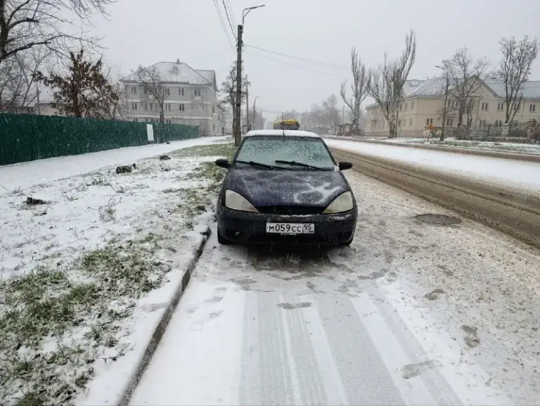 Продам ford фокус первого поколения 2004г,   надёжный автомобиль за небольшие деньги 230000₽, двигатель работает ровно коробка не питается и не выбивает передачи включаются мягко, салон на твердую четверку, кузовом нужно заниматься подгнил порог в  районе задней правой двери, нужно  заменить переднее правое крыло цена вопроса +-3000₽. Из нового заменена рулевая рейка, обслужена  топливная система, заменены тормозные трубки на заднем тормозном  контуре на медные, заменен бензонасос и фильтр, установили б/у крыло и капот  так как родные сгнили. Машина не новая есть куда приложить руки (обмен не интересен, торг разумный у капота ) подробная информация по запросу. Телефон для связи +79498101578
+79498437791
📲 Tg: @dimasss454
📞 Звоните: +7(949)8101578 - фотография - 1
