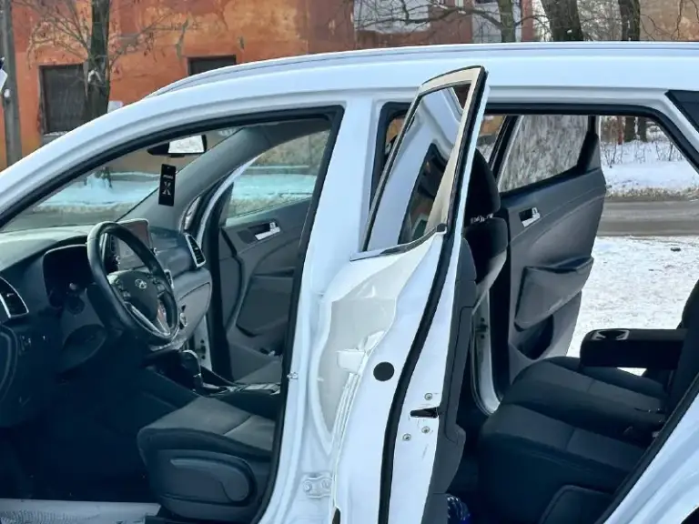 Продается: hyundai tucson 2019 год!
Рестайлинг, обьем 2.0 бензин самый простой и надежный, автомобиль в идеальном состоянии,
Вложений абсолютно никаких не требует,
Обслуживается все во время по регламенту,
Авто весь в заводском состоянии
Резина зима новая, пробег родной 113тыс, км
Комплектация пред максимальная!
Start stop,
Подогрев руля,
Car play,
Auto hold,
Подогрев всех сидений,
Двух зонный климат контроль,
Камера заднего вида,
Парктроники, и многое другое! Описывать долго)
Своими словами действительно отличный семейный паркетник!
С документами полностью порядок!
Продажа от собственника любое переоформление!
Цена 2175.000₽ торг присутствует по факту
Звоните +7949-551-68-75
Также телеграмм ☝🏻
📲 Tg: n.77
📞 Звоните: +7(949)5516875 - фотография - 10