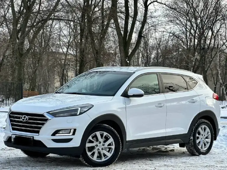 Продается: hyundai tucson 2019 год!
Рестайлинг, обьем 2.0 бензин самый простой и надежный, автомобиль в идеальном состоянии,
Вложений абсолютно никаких не требует,
Обслуживается все во время по регламенту,
Авто весь в заводском состоянии
Резина зима новая, пробег родной 113тыс, км
Комплектация пред максимальная!
Start stop,
Подогрев руля,
Car play,
Auto hold,
Подогрев всех сидений,
Двух зонный климат контроль,
Камера заднего вида,
Парктроники, и многое другое! Описывать долго)
Своими словами действительно отличный семейный паркетник!
С документами полностью порядок!
Продажа от собственника любое переоформление!
Цена 2175.000₽ торг присутствует по факту
Звоните +7949-551-68-75
Также телеграмм ☝🏻
📲 Tg: n.77
📞 Звоните: +7(949)5516875 - фотография - 3