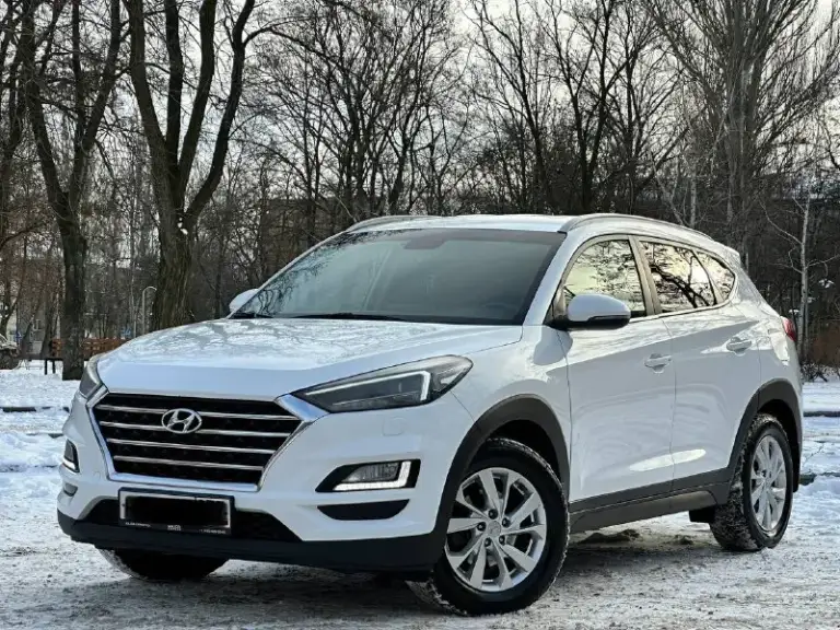 Продается: hyundai tucson 2019 год!
Рестайлинг, обьем 2.0 бензин самый простой и надежный, автомобиль в идеальном состоянии,
Вложений абсолютно никаких не требует,
Обслуживается все во время по регламенту,
Авто весь в заводском состоянии
Резина зима новая, пробег родной 113тыс, км
Комплектация пред максимальная!
Start stop,
Подогрев руля,
Car play,
Auto hold,
Подогрев всех сидений,
Двух зонный климат контроль,
Камера заднего вида,
Парктроники, и многое другое! Описывать долго)
Своими словами действительно отличный семейный паркетник!
С документами полностью порядок!
Продажа от собственника любое переоформление!
Цена 2175.000₽ торг присутствует по факту
Звоните +7949-551-68-75
Также телеграмм ☝🏻
📲 Tg: n.77
📞 Звоните: +7(949)5516875 - фотография - 4