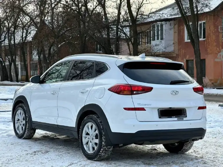 Продается: hyundai tucson 2019 год!
Рестайлинг, обьем 2.0 бензин самый простой и надежный, автомобиль в идеальном состоянии,
Вложений абсолютно никаких не требует,
Обслуживается все во время по регламенту,
Авто весь в заводском состоянии
Резина зима новая, пробег родной 113тыс, км
Комплектация пред максимальная!
Start stop,
Подогрев руля,
Car play,
Auto hold,
Подогрев всех сидений,
Двух зонный климат контроль,
Камера заднего вида,
Парктроники, и многое другое! Описывать долго)
Своими словами действительно отличный семейный паркетник!
С документами полностью порядок!
Продажа от собственника любое переоформление!
Цена 2175.000₽ торг присутствует по факту
Звоните +7949-551-68-75
Также телеграмм ☝🏻
📲 Tg: n.77
📞 Звоните: +7(949)5516875 - фотография - 5