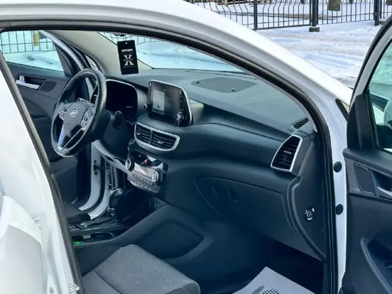Продается: hyundai tucson 2019 год!
Рестайлинг, обьем 2.0 бензин самый простой и надежный, автомобиль в идеальном состоянии,
Вложений абсолютно никаких не требует,
Обслуживается все во время по регламенту,
Авто весь в заводском состоянии
Резина зима новая, пробег родной 113тыс, км
Комплектация пред максимальная!
Start stop,
Подогрев руля,
Car play,
Auto hold,
Подогрев всех сидений,
Двух зонный климат контроль,
Камера заднего вида,
Парктроники, и многое другое! Описывать долго)
Своими словами действительно отличный семейный паркетник!
С документами полностью порядок!
Продажа от собственника любое переоформление!
Цена 2175.000₽ торг присутствует по факту
Звоните +7949-551-68-75
Также телеграмм ☝🏻
📲 Tg: n.77
📞 Звоните: +7(949)5516875 - фотография - 8