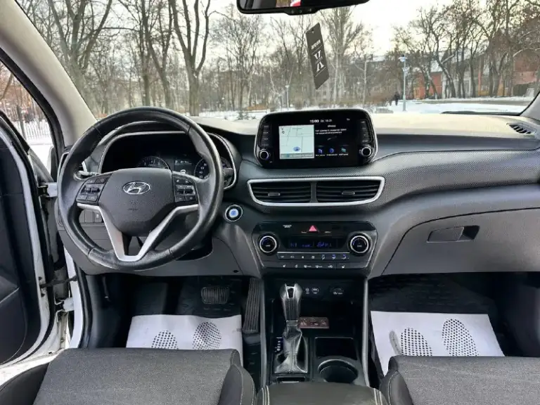 Продается: hyundai tucson 2019 год!
Рестайлинг, обьем 2.0 бензин самый простой и надежный, автомобиль в идеальном состоянии,
Вложений абсолютно никаких не требует,
Обслуживается все во время по регламенту,
Авто весь в заводском состоянии
Резина зима новая, пробег родной 113тыс, км
Комплектация пред максимальная!
Start stop,
Подогрев руля,
Car play,
Auto hold,
Подогрев всех сидений,
Двух зонный климат контроль,
Камера заднего вида,
Парктроники, и многое другое! Описывать долго)
Своими словами действительно отличный семейный паркетник!
С документами полностью порядок!
Продажа от собственника любое переоформление!
Цена 2175.000₽ торг присутствует по факту
Звоните +7949-551-68-75
Также телеграмм ☝🏻
📲 Tg: n.77
📞 Звоните: +7(949)5516875 - фотография - 9