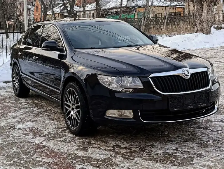 Продам skoda superb 2
В красивом состоянии.
Два владельца за всю историю.
2010 Года выпуска.
1.8 Т бензин
Без масложора без дыма и прочего!
Пробег 226т. Км
Вложений автомобиль не требует.
Состояние автомобиля такое же как на фото!
Авто оснащёно богатой  комплектацией: полный электро пакет, кожа.
Эл. Сидения, эл. Зеркала, складывание зеркал, мульти руль, двух зонный климат контроль, дотяжки багажника, подогрев всех сидений, адаптированная оптика,
Хорошая акустика, и много другого. .
Диски р18 новая зимняя резина. В автомобиле работает абсолютно всё без нареканий.  
Просторный и комфортабельный авто👍
С документами порядок.
Любое переоформление.
Находится в донецке
Цена 885.000 тр торг на месте ✅
Моб +79494494164
            +79494484540
📲 Tg: 😎♠️
📞 Звоните: +7(949)4494164 - фотография - 3