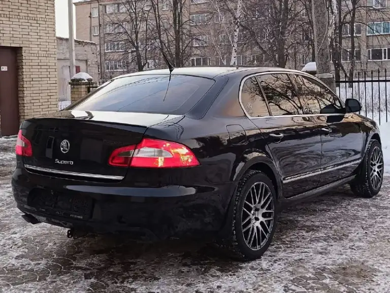 Продам skoda superb 2
В красивом состоянии.
Два владельца за всю историю.
2010 Года выпуска.
1.8 Т бензин
Без масложора без дыма и прочего!
Пробег 226т. Км
Вложений автомобиль не требует.
Состояние автомобиля такое же как на фото!
Авто оснащёно богатой  комплектацией: полный электро пакет, кожа.
Эл. Сидения, эл. Зеркала, складывание зеркал, мульти руль, двух зонный климат контроль, дотяжки багажника, подогрев всех сидений, адаптированная оптика,
Хорошая акустика, и много другого. .
Диски р18 новая зимняя резина. В автомобиле работает абсолютно всё без нареканий.  
Просторный и комфортабельный авто👍
С документами порядок.
Любое переоформление.
Находится в донецке
Цена 885.000 тр торг на месте ✅
Моб +79494494164
            +79494484540
📲 Tg: 😎♠️
📞 Звоните: +7(949)4494164 - фотография - 5