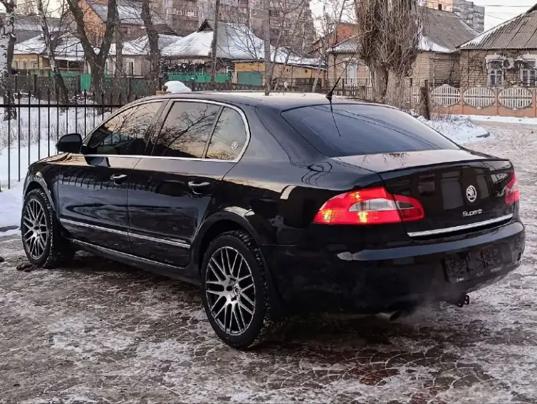 Продам skoda superb 2
В красивом состоянии.
Два владельца за всю историю.
2010 Года выпуска.
1.8 Т бензин
Без масложора без дыма и прочего!
Пробег 226т. Км
Вложений автомобиль не требует.
Состояние автомобиля такое же как на фото!
Авто оснащёно богатой  комплектацией: полный электро пакет, кожа.
Эл. Сидения, эл. Зеркала, складывание зеркал, мульти руль, двух зонный климат контроль, дотяжки багажника, подогрев всех сидений, адаптированная оптика,
Хорошая акустика, и много другого. .
Диски р18 новая зимняя резина. В автомобиле работает абсолютно всё без нареканий.  
Просторный и комфортабельный авто👍
С документами порядок.
Любое переоформление.
Находится в донецке
Цена 885.000 тр торг на месте ✅
Моб +79494494164
            +79494484540
📲 Tg: 😎♠️
📞 Звоните: +7(949)4494164 - фотография - 6