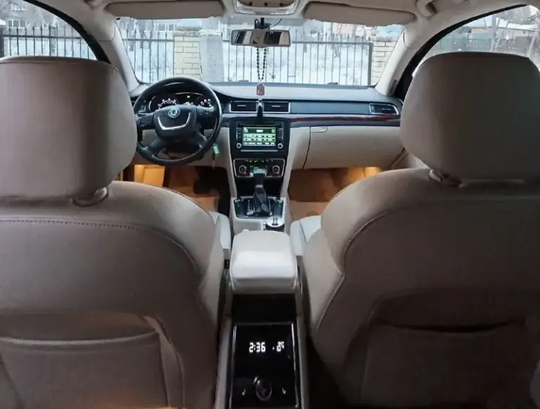 Продам skoda superb 2
В красивом состоянии.
Два владельца за всю историю.
2010 Года выпуска.
1.8 Т бензин
Без масложора без дыма и прочего!
Пробег 226т. Км
Вложений автомобиль не требует.
Состояние автомобиля такое же как на фото!
Авто оснащёно богатой  комплектацией: полный электро пакет, кожа.
Эл. Сидения, эл. Зеркала, складывание зеркал, мульти руль, двух зонный климат контроль, дотяжки багажника, подогрев всех сидений, адаптированная оптика,
Хорошая акустика, и много другого. .
Диски р18 новая зимняя резина. В автомобиле работает абсолютно всё без нареканий.  
Просторный и комфортабельный авто👍
С документами порядок.
Любое переоформление.
Находится в донецке
Цена 885.000 тр торг на месте ✅
Моб +79494494164
            +79494484540
📲 Tg: 😎♠️
📞 Звоните: +7(949)4494164 - фотография - 7