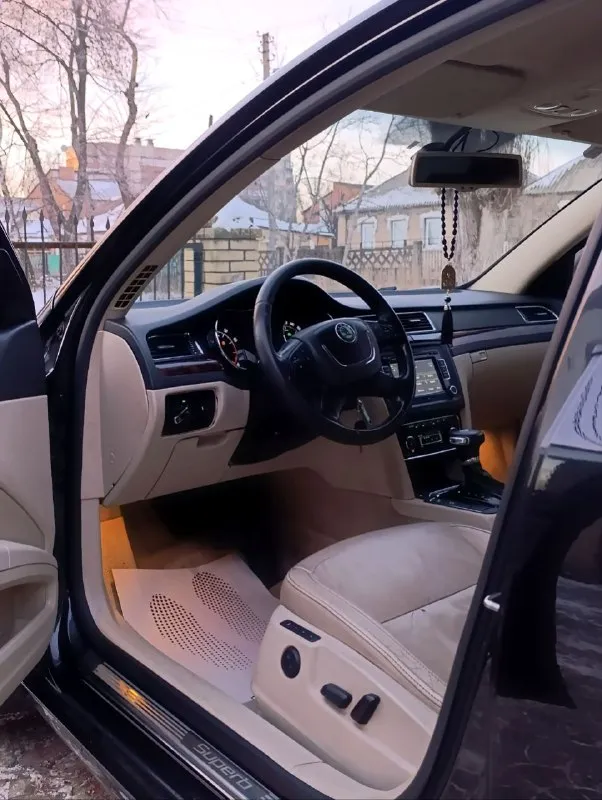 Продам skoda superb 2
В красивом состоянии.
Два владельца за всю историю.
2010 Года выпуска.
1.8 Т бензин
Без масложора без дыма и прочего!
Пробег 226т. Км
Вложений автомобиль не требует.
Состояние автомобиля такое же как на фото!
Авто оснащёно богатой  комплектацией: полный электро пакет, кожа.
Эл. Сидения, эл. Зеркала, складывание зеркал, мульти руль, двух зонный климат контроль, дотяжки багажника, подогрев всех сидений, адаптированная оптика,
Хорошая акустика, и много другого. .
Диски р18 новая зимняя резина. В автомобиле работает абсолютно всё без нареканий.  
Просторный и комфортабельный авто👍
С документами порядок.
Любое переоформление.
Находится в донецке
Цена 885.000 тр торг на месте ✅
Моб +79494494164
            +79494484540
📲 Tg: 😎♠️
📞 Звоните: +7(949)4494164 - фотография - 8