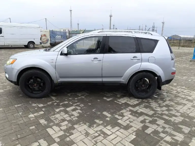 🚘 Марка и модель: mitsubishi outlander
📏 Пробег: 279000
📆 Год: 2007
📝 Кпп:
⚙️ Описание: продам mitsubishi аутландер 2007 год, 4wd, пробег 279000 родной, 3.0 бензиновый v6 mivec надежный атмосферный двигатель с 220 л. С. , коробка чистый японский автомат jatko переключает листает отлично, в максимальной комплектации: люк, кожа, лепестки, штатный ксенон, колеса р18 245/65 на новой зимней резине, в машине работает все что должно работать она резвая быстрая высокая любителям полного привода зайдёт, стоит уже на 180 регионе учёт на мне на 5 лет, цена 1230000, тел:+79495070509 и тг.
💰 Цена: 1250000
🌍 Город:
📞 Телефон: +79495070509
🙋‍ Нажмите, чтобы связаться с продавцом в тг

📞 Звоните: +7(949)5070509 - фотография - 3