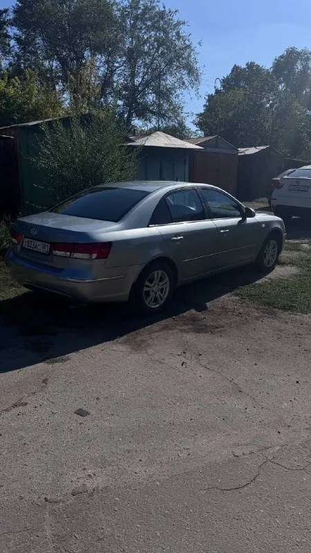 Продается hyundai sonata 5 поколение nf рестайлинг (2008 год)
📍 Местоположение: г. Луганск
🚗 Автомобиль в отличном состоянии! Идеален для семейных поездок и каждодневных поездок по городу.
🔧 Особенности:
* Двигатель: в хорошем состоянии.
* Кпп: автомат, в отличном состоянии.
* Климат-контроль: кондиционер заправлен и охлаждает идеально, печка греет как надо.
* Музыка: отличный звук с современной android-магнитолой.
* Сигнализация: установлена сигнализация с автозапуском starline v2 eco для вашего комфорта и безопасности.
* Шины: новая зимняя резина pirelli (липучка), диски r16.
* Свет: яркие фары и птф для отличной видимости.
👨👩👧👦 Машина подходит для семейных поездок: просторный салон, удобный мультируль, все работает как нужно.
🔨 Кузов: есть незначительные косметические дефекты, но это не влияет на внешний вид и эксплуатацию.
📜 Документы: чистые, я собственник, готов к любому виду переоформления.
💰 Цена: 750.000 ₽ (торг уместен).
‼️ Внимание: перекупам просьба не бе
📞 Звоните: +7(959)2048787 - фотография - 1