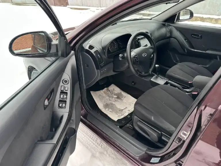 ❗Продам hyundai elantra❗
Год выпуска 2007,мотор 1.6 коробка: автомат, пробег: 259.000км
✅Цена: 670.000 руб торг

📑 Юридически абсолютно чистая, любое переоформление без проблем!

♻Автомобиль в отличном состоянии. Мотор в идеале, коробка тоже (переключает плавно без рывков и пинков). Кузов в идеальном состоянии, рыжиков и гнили нет.

♻Комплектация: климат контроль, датчик дождя, мультируль, круиз контроль, 3х режимный подогрев сидений, электро регулировка и подогрев боковых зеркал, центральный замок, усилитель руля, стеклоподъемники,8 подушек безопасности, abs, esp.

🏠Осмотр днр, г. Амвросиевка
☎️Подробности по телефону:
+79493060188
+79885749747 - фотография - 5