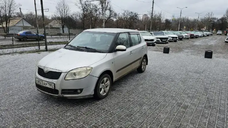Skoda fabia
Год выпуска: 2007
Тип кпп: механическая
Объем двигателя: 1.4 литра
Тип топлива: бензин
Пробег: 211 000 км
Цена:💥 440 000 рубли 💥
Дополнительная информация:
Родной пробег
Родной окрас
1 Хозяин
Бортовой компьютер
Кондиционер
Заводской ксенон
В хорошем техническом состоянии
Кузов без гнили

📞 🇷🇺 +79495093428
+79498392499 - фотография - 1