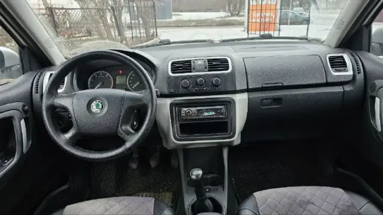 Skoda fabia
Год выпуска: 2007
Тип кпп: механическая
Объем двигателя: 1.4 литра
Тип топлива: бензин
Пробег: 211 000 км
Цена:💥 440 000 рубли 💥
Дополнительная информация:
Родной пробег
Родной окрас
1 Хозяин
Бортовой компьютер
Кондиционер
Заводской ксенон
В хорошем техническом состоянии
Кузов без гнили

📞 🇷🇺 +79495093428
+79498392499 - фотография - 7