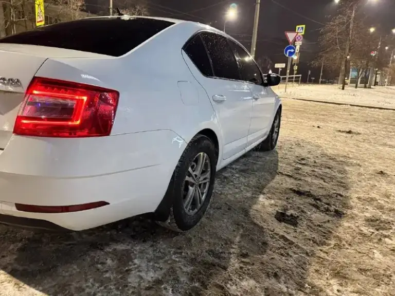 Продам skoda octavia a7 mk3 2017 г. В. Мотор 1.6 110 л/с. На самом надежном и экономичном моторе. Расход по трассе 6 литров. Мотор и коробка без нареканий. Пробег 215.000 км. Новая зимняя резина. По комплектации: передние стеклоподъемники, abs, esp, кондиционер, подогрев передних сидений, установлен руль с более богатой комплектации нужно активировать (большие очереди у хороших электриков), автозапуск. По машине много чего сделано за последнее время. Ходовая часть перебиралась в конце октября. Из последнего: 27.12.25 замена помпы, ремня, термостатов. 12.01.26 замена передних сайлетблоков, передних ступичных подшипников. 19.01.26 замена всех топливных форсунок. Также выполнен пересвет всех кнопок. Я хозяин. Машина в достойном состоянии. Остальные вопросы по телефону +79497061016. Цена:1.300.000+торг. Любые проверки на любых сто.
📞 Звоните: +7(949)7061016 - фотография - 5
