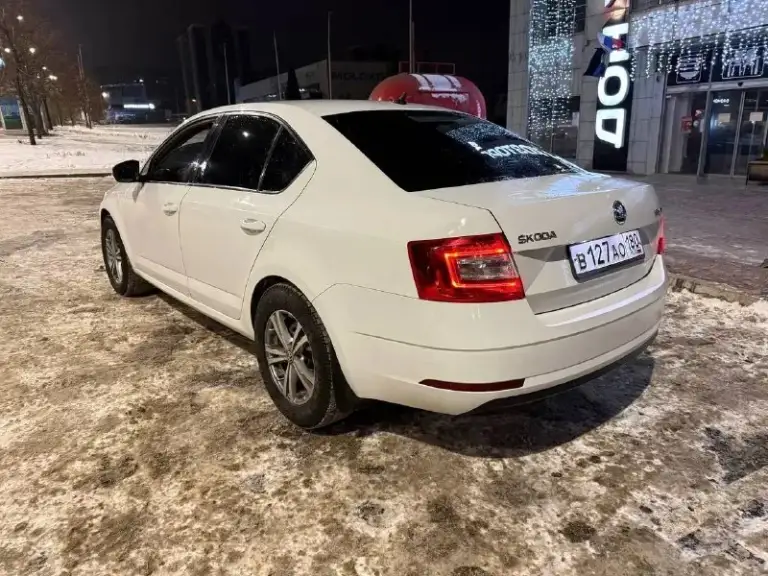 Продам skoda octavia a7 mk3 2017 г. В. Мотор 1.6 110 л/с. На самом надежном и экономичном моторе. Расход по трассе 6 литров. Мотор и коробка без нареканий. Пробег 215.000 км. Новая зимняя резина. По комплектации: передние стеклоподъемники, abs, esp, кондиционер, подогрев передних сидений, установлен руль с более богатой комплектации нужно активировать (большие очереди у хороших электриков), автозапуск. По машине много чего сделано за последнее время. Ходовая часть перебиралась в конце октября. Из последнего: 27.12.25 замена помпы, ремня, термостатов. 12.01.26 замена передних сайлетблоков, передних ступичных подшипников. 19.01.26 замена всех топливных форсунок. Также выполнен пересвет всех кнопок. Я хозяин. Машина в достойном состоянии. Остальные вопросы по телефону +79497061016. Цена:1.300.000+торг. Любые проверки на любых сто.
📞 Звоните: +7(949)7061016 - фотография - 6