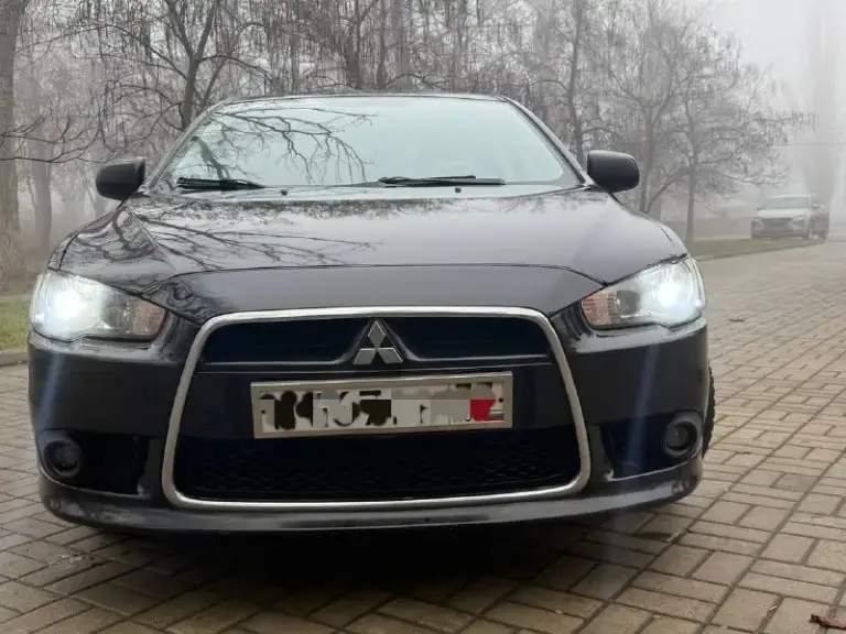 Mitsubishi ланцер х  2013 гв 1.6, обычный автомат не вариатор,   авто в отличном состоянии, без жуков и коррозии, масло не ест не дымит коробка  и ходовка на отлично, климат заправлен, два комплекта хорошей резины, цена 850₽ торг. Макеевка. +79491777050
📲 Tg: алекс
📞 Звоните: +7(949)1777050 - фотография - 3