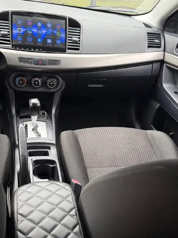 Mitsubishi ланцер х  2013 гв 1.6, обычный автомат не вариатор,   авто в отличном состоянии, без жуков и коррозии, масло не ест не дымит коробка  и ходовка на отлично, климат заправлен, два комплекта хорошей резины, цена 850₽ торг. Макеевка. +79491777050
📲 Tg: алекс
📞 Звоните: +7(949)1777050 - фотография - 5