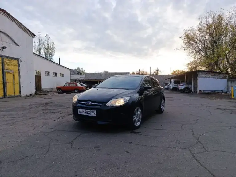 Продам ford focus 3, 2012 г. В. , 1.6 газ/бензин, газ вписан в тех. Паспорт, механика, пробег 220000. Заменено ремни, ролики, помпа. Кондиционер работает, ошибок нет. Цена 630000, торг. Г. Снежное. +79494704740 - фотография - 1