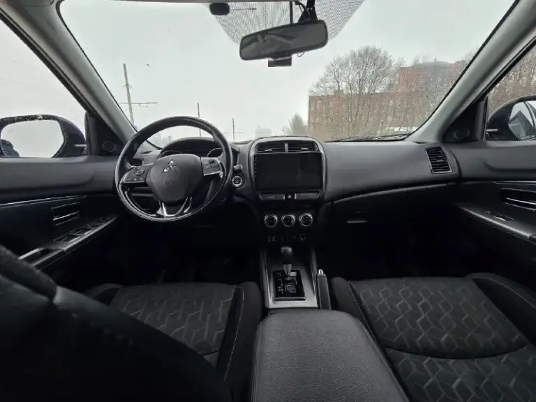 Продаю автомобиль mitsubishi outlander sport (американский аналог asx), 11. 2019 год.
• ​Внешний вид: насыщенный синий цвет, который отлично смотрится в любую погоду. Состояние кузова — как на фото.
• ​Салон: ухоженный интерьер. В салоне установлена современная мультимедиа с большим экраном.
• ​Практичность: вместительный багажник задний ряд сидений легко складывается в ровный пол.
• Двигатель/кпп: атмосферный мотор 2.0 л (155 л. С. ).
Работает идеально, масло менялось строго по регламенту.
• Привод: подключаемый полный привод.
• Трансмиссия: надежный вариатор (cvt) от компании jatco. Работает плавно, без рывков.
• ​Техническое состояние:обслуживание проводилось вовремя. Руль и органы управления не затерты, что подтверждает бережную эксплуатацию.
• Пробег: 160 000 км.
Автомобиль полностью обслужен и готов к любым проверкам.
Машина на ходу каждый день, вложений не требует. Продажа от собственника.
Цена: 1800000
Разумный торг возможен у капота
+79493673496
📲 Tg: @pxoenixdnr
📞 Звоните: +7(949)3673496 - фотография - 1