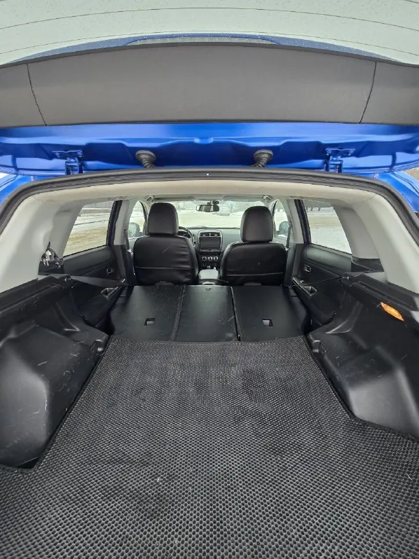 Продаю автомобиль mitsubishi outlander sport (американский аналог asx), 11. 2019 год.
• ​Внешний вид: насыщенный синий цвет, который отлично смотрится в любую погоду. Состояние кузова — как на фото.
• ​Салон: ухоженный интерьер. В салоне установлена современная мультимедиа с большим экраном.
• ​Практичность: вместительный багажник задний ряд сидений легко складывается в ровный пол.
• Двигатель/кпп: атмосферный мотор 2.0 л (155 л. С. ).
Работает идеально, масло менялось строго по регламенту.
• Привод: подключаемый полный привод.
• Трансмиссия: надежный вариатор (cvt) от компании jatco. Работает плавно, без рывков.
• ​Техническое состояние:обслуживание проводилось вовремя. Руль и органы управления не затерты, что подтверждает бережную эксплуатацию.
• Пробег: 160 000 км.
Автомобиль полностью обслужен и готов к любым проверкам.
Машина на ходу каждый день, вложений не требует. Продажа от собственника.
Цена: 1800000
Разумный торг возможен у капота
+79493673496
📲 Tg: @pxoenixdnr
📞 Звоните: +7(949)3673496 - фотография - 7
