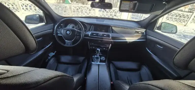 Продам bmw 5-series gran turismo (f07)2012г. В
В заводском окрасе !!! Без подкрасов !
На полном приводе xdrive (4wd). ,
С оригинальным пробегом 227т. Км
Двигатель 3.0 бензин,
8-Ступенчатый автомат steptronic,
— Это уникальный пятиместный лифтбэк бизнес-класса, сочетающий черты седана, универсала и кроссовера с кузовом типа «флисхэк» (пять дверей), предлагающий просторный салон, высокий уровень комфорта и большой багажник, благодаря двустворчатой крышке, доступный с мощными бензиновым. Автомобиль в родном окрасе, включая бампера. Родной пробег. .по комплектации - доводчики дверей, сиденья с ломающимися спинками и вентиляцией, музыка logic 7, круговой обзор.
Обслуживал машину как полагается, замена масла каждые 5-6 тыс, система охлаждении поддерживалась в чистоте. Только сотый бензин. Автомобиль полностью сухой снизу: мотор, коробка, редуктора, система охлаждения. Двигатель, коробка работают без нареканий, сохранилась часть истории обслуживания и сервисные книжки. Стойки
📞 Звоните: +7(959)2753142 - фотография - 3