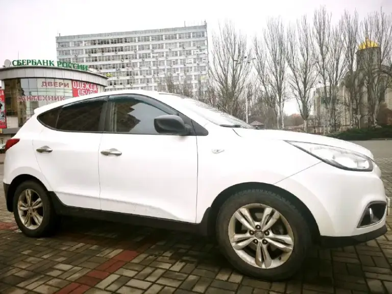 🚘 Марка и модель: ix35
📏 Пробег: 237т. Км.
📆 Год: 2012
📝 Кпп:
⚙️ Описание: 1 090 тыс. ₽. Hyundai ix35 2012г. 10-й месяц
Автомат aisin 6 ступ. 2.0л бензин
Полный привод 4wd ! Высокий клиренс
В родном окрасе почти весь кузов !
Два ключа. Зимняя резина. Литые диски r17
Автозапуск. Парктроник. Сигнализация
Машина ухоженная. Есть сервисная книга
Комплектация: кондиционер (заправлен, холодит), 4 эсп, электрозеркала, подогревы (всех сидений, зеркал, лобового и заднего стекла), птф, мультируль, круиз контроль, датчик света и дождя, bluetooth/usb, подлокотник, рейлинги, ветровики
Г. Донецк +7 949 302 87 11
💰 Цена: 1090 тыс. ₽
🌍 Город:
📞 Звоните: +7(949)3028711 - фотография - 1