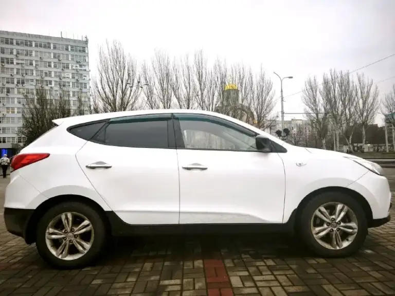 🚘 Марка и модель: ix35
📏 Пробег: 237т. Км.
📆 Год: 2012
📝 Кпп:
⚙️ Описание: 1 090 тыс. ₽. Hyundai ix35 2012г. 10-й месяц
Автомат aisin 6 ступ. 2.0л бензин
Полный привод 4wd ! Высокий клиренс
В родном окрасе почти весь кузов !
Два ключа. Зимняя резина. Литые диски r17
Автозапуск. Парктроник. Сигнализация
Машина ухоженная. Есть сервисная книга
Комплектация: кондиционер (заправлен, холодит), 4 эсп, электрозеркала, подогревы (всех сидений, зеркал, лобового и заднего стекла), птф, мультируль, круиз контроль, датчик света и дождя, bluetooth/usb, подлокотник, рейлинги, ветровики
Г. Донецк +7 949 302 87 11
💰 Цена: 1090 тыс. ₽
🌍 Город:
📞 Звоните: +7(949)3028711 - фотография - 2