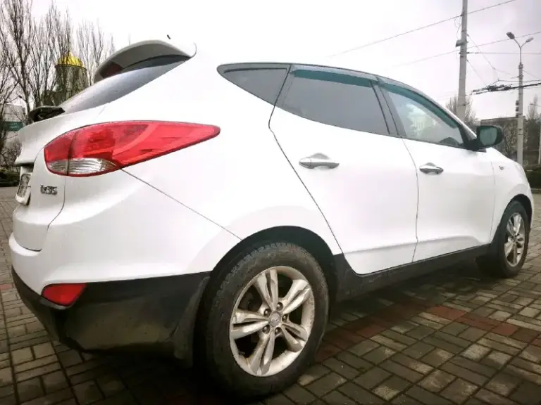 🚘 Марка и модель: ix35
📏 Пробег: 237т. Км.
📆 Год: 2012
📝 Кпп:
⚙️ Описание: 1 090 тыс. ₽. Hyundai ix35 2012г. 10-й месяц
Автомат aisin 6 ступ. 2.0л бензин
Полный привод 4wd ! Высокий клиренс
В родном окрасе почти весь кузов !
Два ключа. Зимняя резина. Литые диски r17
Автозапуск. Парктроник. Сигнализация
Машина ухоженная. Есть сервисная книга
Комплектация: кондиционер (заправлен, холодит), 4 эсп, электрозеркала, подогревы (всех сидений, зеркал, лобового и заднего стекла), птф, мультируль, круиз контроль, датчик света и дождя, bluetooth/usb, подлокотник, рейлинги, ветровики
Г. Донецк +7 949 302 87 11
💰 Цена: 1090 тыс. ₽
🌍 Город:
📞 Звоните: +7(949)3028711 - фотография - 4