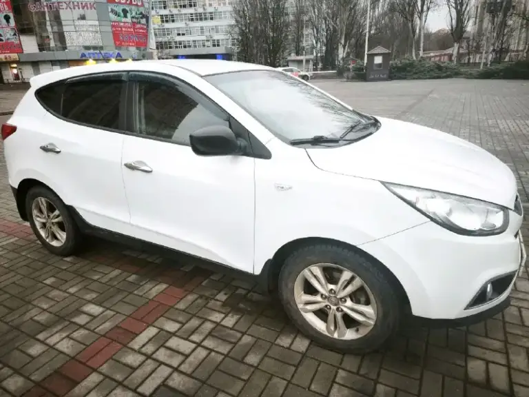 🚘 Марка и модель: ix35
📏 Пробег: 237т. Км.
📆 Год: 2012
📝 Кпп:
⚙️ Описание: 1 090 тыс. ₽. Hyundai ix35 2012г. 10-й месяц
Автомат aisin 6 ступ. 2.0л бензин
Полный привод 4wd ! Высокий клиренс
В родном окрасе почти весь кузов !
Два ключа. Зимняя резина. Литые диски r17
Автозапуск. Парктроник. Сигнализация
Машина ухоженная. Есть сервисная книга
Комплектация: кондиционер (заправлен, холодит), 4 эсп, электрозеркала, подогревы (всех сидений, зеркал, лобового и заднего стекла), птф, мультируль, круиз контроль, датчик света и дождя, bluetooth/usb, подлокотник, рейлинги, ветровики
Г. Донецк +7 949 302 87 11
💰 Цена: 1090 тыс. ₽
🌍 Город:
📞 Звоните: +7(949)3028711 - фотография - 5