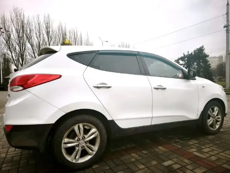 🚘 Марка и модель: ix35
📏 Пробег: 237т. Км.
📆 Год: 2012
📝 Кпп:
⚙️ Описание: 1 090 тыс. ₽. Hyundai ix35 2012г. 10-й месяц
Автомат aisin 6 ступ. 2.0л бензин
Полный привод 4wd ! Высокий клиренс
В родном окрасе почти весь кузов !
Два ключа. Зимняя резина. Литые диски r17
Автозапуск. Парктроник. Сигнализация
Машина ухоженная. Есть сервисная книга
Комплектация: кондиционер (заправлен, холодит), 4 эсп, электрозеркала, подогревы (всех сидений, зеркал, лобового и заднего стекла), птф, мультируль, круиз контроль, датчик света и дождя, bluetooth/usb, подлокотник, рейлинги, ветровики
Г. Донецк +7 949 302 87 11
💰 Цена: 1090 тыс. ₽
🌍 Город:
📞 Звоните: +7(949)3028711 - фотография - 8