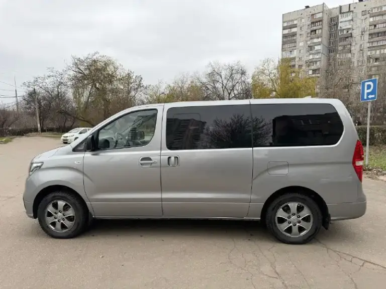 🔥 Hyundai grand starex 2018 4wd 2.5л(175 л. С)
Категория b 8+1
В отличном состоянии!
2 Ключа
Пробег 113.000,переодически выезжаю на нём
2 Комплекта колес, третий всесезонка на докат
Во владении с января 2024,то по регламенту!
Топливный фильтр оригинал замена каждые 8.000 км
Мосты, раздатка, коробка обслужены своевременно 🫡
По ходовке проблем нет!
Прошел то (замена масла двс, частичная, все фильтра+новый насос гур)❗️
Перед нг отшиты егр и вся экология на сервисе г. Донецк
Я единственный владелец, осмотр центр донецка
Цена 3.450.000,торг будет
+79495582283
📲 Tg: @tyttopreklama
📞 Звоните: +7(949)5582283 - фотография - 7