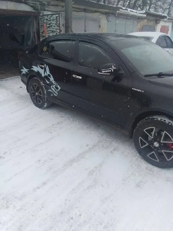 Срочно skoda octavia a5 2011 года пробег 218.000 коробка автомат все вопросы по номеру телефона
+7 949 325-58-17 Игорь
Цена 740.000
📞 Звоните: +7(949)3255817 - фотография - 4