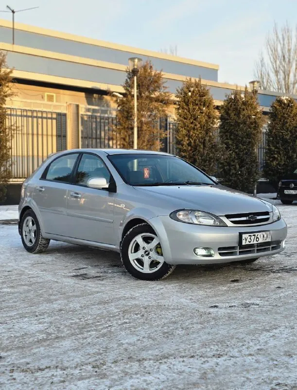 Продам. Красивый, надежный, вместительный chevrolet lacetti.
Год выпуска 2009,
Пробег 206000 км. Родной не скручен не смотан подтверждённый любые проверки с вашей стороны приветствуются
Мкпп 5-ступенчатая механика.
Г. Донецк.
Тел. +79494491943. Если не дозвонились, на этом номере есть telegram.
Авто в хорошем.
Состояние как внешнее, так и техническое без гнили, коррозии и ржавчины. Остекление заводское, в том числе и лобовое, в дтп не участвовала, в родном окрасе (только косметика). Все швы и герметики заводские. Не одна деталь не один болтик не крутился,
Техническое состояние без нареканий. Подвеска обслужена. Масла фильтра все жидкости заменены.
Мотор работает как швейцарские часы.
Салон целый чистый и опрятный комплектация:
Полный электропакет.
Кондиционер
(Холодит как сумасшедший), abs, srs airbag гидроусилитель руля электроподъемники всех стекол с давотчиками электрозеркала с подогревом
Led-противотуманки корректор фар центральный замок сигнализацыя sheriff с обратной связью
Г. Донецк
Цена 550.000 торг - фотография - 1