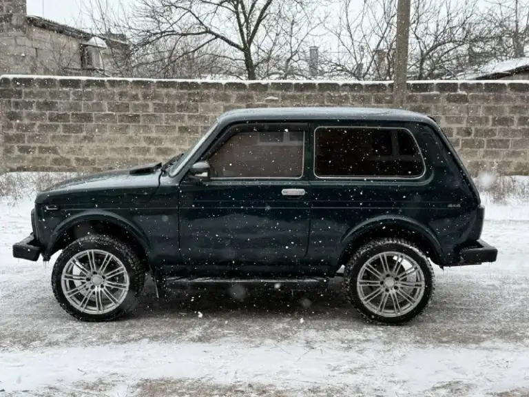 Продам ваз нива
2007 Года выпуска
Автомобиль в очень хорошем состоянии.
Ходовая часть отрабатывает идеально.
Днище и пороги без дыр и корозии.
Двигатель, коробка, раздатка-работают без нареканий, не дымит не троит, все включается, не выбивает. Пяти ступенчатая кпп. Мосты не воют, без вибрации.
Документы в полном порядке
Место осмотра харцызск
Цена 435т. Р
Номер для связи
+79496994520
Номер telegram, whatsapp - фотография - 5