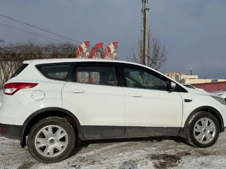 Ford kuga 2013 года, бензиновый двигатель 1.6, механическая коробка передач. Всего два собственника в одной семье. Подтвержденный оригинальный пробег — 168 000 км. Состояние отличное: все стекла заводские, включая лобовое, кузов оцинкован. Двигатель работает ровно, без посторонних шумов и ошибок, коробка передач переключается плавно, ходовая часть не стучит. Полный комплект ключей и сервисная книга. Автомобиль полностью обслужен.
Все документы в порядке!
Продажа с полным оформлением!
Находится в донецке.
Цена — 950 000 рублей. Телефон для связи: +79493710826 (telegram). Можем отправить все данные по автомобилю - фотография - 7