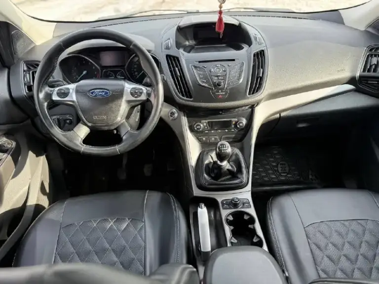 Ford kuga 2013 года, бензиновый двигатель 1.6, механическая коробка передач. Всего два собственника в одной семье. Подтвержденный оригинальный пробег — 168 000 км. Состояние отличное: все стекла заводские, включая лобовое, кузов оцинкован. Двигатель работает ровно, без посторонних шумов и ошибок, коробка передач переключается плавно, ходовая часть не стучит. Полный комплект ключей и сервисная книга. Автомобиль полностью обслужен.
Все документы в порядке!
Продажа с полным оформлением!
Находится в донецке.
Цена — 950 000 рублей. Телефон для связи: +79493710826 (telegram). Можем отправить все данные по автомобилю - фотография - 9