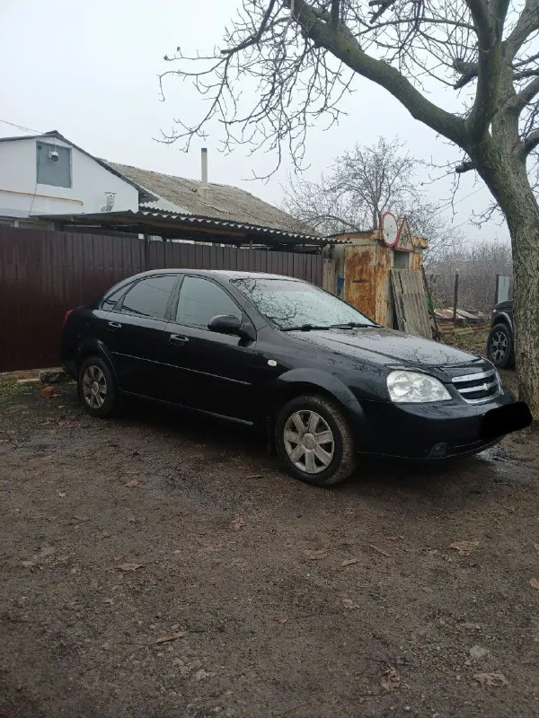 🚘Продаётся автомобиль 🚘
Chevrolet лачетти 1.4
Авто в хорошем состоянии, ничего не стучит
Год выпуска-конец 2007
Пробег-199 тысяч
Бензин
Учёт на мне, я собственник. 3 по счету
Установлен новый ремень грм-прошел на нем всего лишь 1.200км, новый ремень генератора. Установлены новые стойки стабилизатора-это единственное что нуждалось в замене
Новые колодки
Коробка 5-ти ступка, переключает без хруста.
Комплектация: подогрев зеркал и заднего стекла, электро регулировка зеркал, установлена хорошая магнитола андроид, установлены led лампы ближнего и дальнего света. Установлены хорошие противотуменные led фары
В комплекте идут новые диски. Были купленные в конце лета отъездил на них немного. Новая зимняя резина
Цена:720.000р торг у капота.
+7(949)-454-05-76
Либо тг @meetenv
📲 Tg: @meetenok
📞 Звоните: +7(949)4540576 - фотография - 2