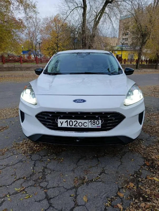 Продаю собственный автомобиль ford escape 2021

Двигатель 1.5 турбо (бензин) 180 л. С.
Акпп 8 ступенчатый гидроавтомат от форд 8f24

Пробег 37,000 км

Расход топлива в смешанном цикле составляет около 10+- литров на 100 километров. Клиренс 20 см.

Ford escape оснащен всеми необходимыми системами безопасности и комфорта. В частности, в автомобиле установлены системы abs и esp, а также фронтальные и боковые подушки безопасности для водителя и переднего пассажира, а также для пассажиров сзади сбоку. Также автомобиль оборудован кондиционером, мультимедийной системой с сенсорным экраном и возможностью подключения смартфонов через bluetooth (carplay). Кроме того, есть камера заднего вида, которая облегчает парковку в условиях города. Дополнительно установлен видеорегистратор.

Салон автомобиля выполнен из высококачественных материалов, что создает приятную атмосферу внутри. Сиденья удобны и эргономичны, благодаря чему даже длительные поездки будут проходить с комфортом. Диски r19 лето и r18 зима. Оба комплекты резины и дисков новые.

Тормоза дисковые передние и задние. Заводится с кнопки старт-стоп, бесключевой доступ, камера заднего вида с динамической разметкой и парктрониками, датчики давления шин, система старт-стоп, помощник при трогание в гору, carplay (русифицированная навигация), новый комплект шин, круиз контроль, удержание в полосе, адаптированный свет, климат контроль двухзонный, выбор режима езды.

Автомобиль прошел все необходимые технические осмотры и готов к эксплуатации без каких-либо проблем.

Один хозяин, электронный птс

Нет штрафов, и запретов ✅

Цена 2,000,000 рублей❗️❗️❗️ + комплект зимней резины с r18 дисками в подарок (при желании можете сохранить номер)

+79494185917 - Алексей - фотография - 1