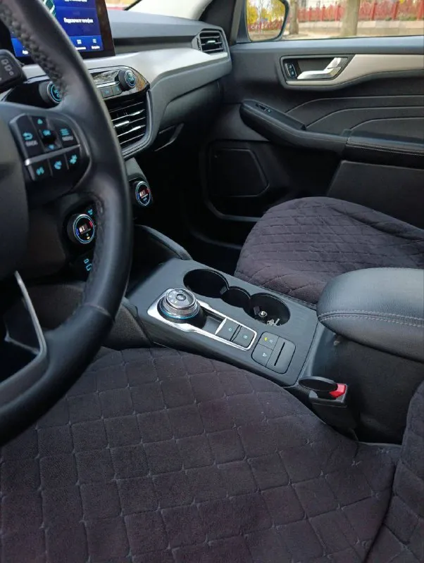 Продаю собственный автомобиль ford escape 2021

Двигатель 1.5 турбо (бензин) 180 л. С.
Акпп 8 ступенчатый гидроавтомат от форд 8f24

Пробег 37,000 км

Расход топлива в смешанном цикле составляет около 10+- литров на 100 километров. Клиренс 20 см.

Ford escape оснащен всеми необходимыми системами безопасности и комфорта. В частности, в автомобиле установлены системы abs и esp, а также фронтальные и боковые подушки безопасности для водителя и переднего пассажира, а также для пассажиров сзади сбоку. Также автомобиль оборудован кондиционером, мультимедийной системой с сенсорным экраном и возможностью подключения смартфонов через bluetooth (carplay). Кроме того, есть камера заднего вида, которая облегчает парковку в условиях города. Дополнительно установлен видеорегистратор.

Салон автомобиля выполнен из высококачественных материалов, что создает приятную атмосферу внутри. Сиденья удобны и эргономичны, благодаря чему даже длительные поездки будут проходить с комфортом. Диски r19 лето и r18 зима. Оба комплекты резины и дисков новые.

Тормоза дисковые передние и задние. Заводится с кнопки старт-стоп, бесключевой доступ, камера заднего вида с динамической разметкой и парктрониками, датчики давления шин, система старт-стоп, помощник при трогание в гору, carplay (русифицированная навигация), новый комплект шин, круиз контроль, удержание в полосе, адаптированный свет, климат контроль двухзонный, выбор режима езды.

Автомобиль прошел все необходимые технические осмотры и готов к эксплуатации без каких-либо проблем.

Один хозяин, электронный птс

Нет штрафов, и запретов ✅

Цена 2,000,000 рублей❗️❗️❗️ + комплект зимней резины с r18 дисками в подарок (при желании можете сохранить номер)

+79494185917 - Алексей - фотография - 8
